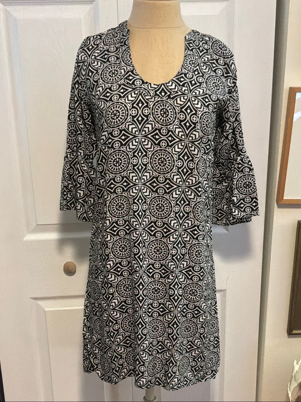 Escapada Black and White Geometric Midi Dress